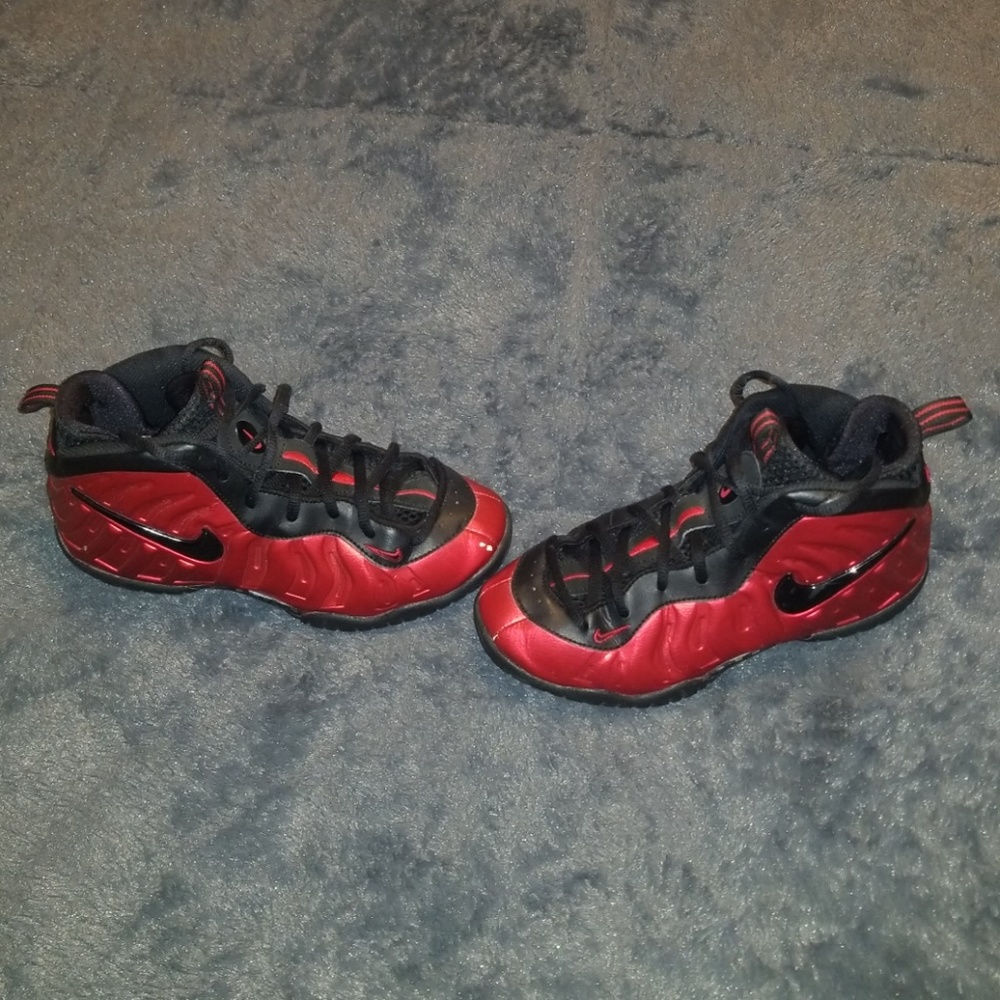 Boys Nike air foamposite shoes